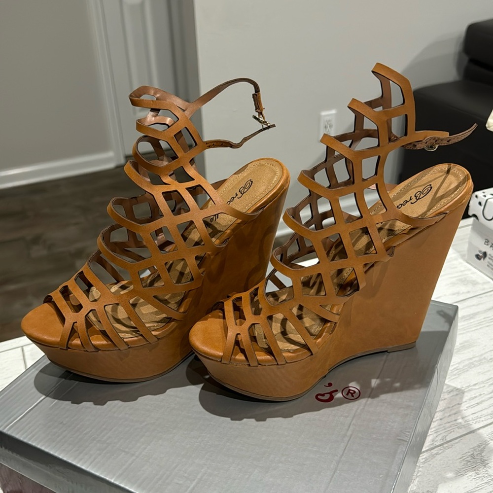 Brown heel